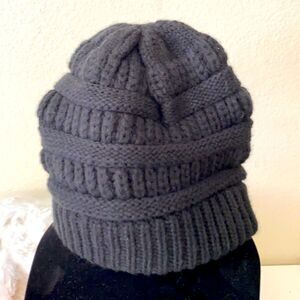 Black beanie w/ black gloves